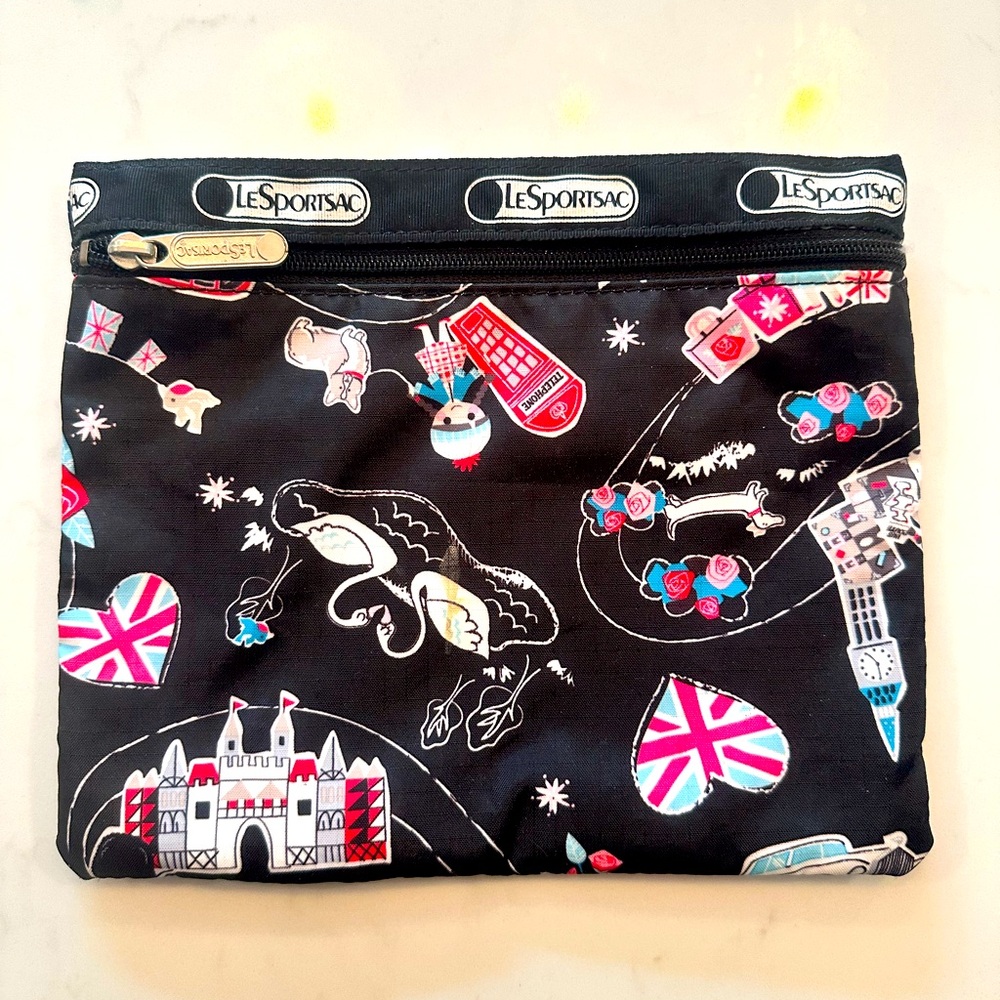 💕 LeSportsac X Disney It's a Small World U.K Edition Travel Case 💕